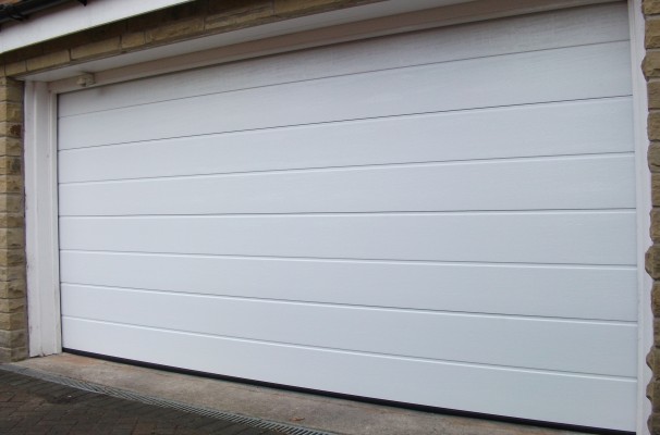 EPU 40 M Ribbed Insulated Sectional Door