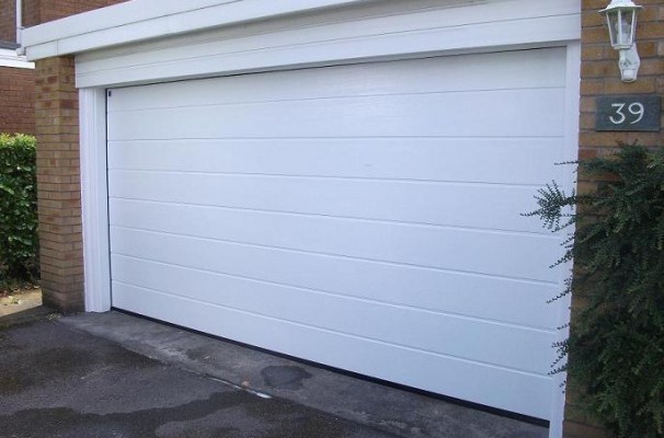 EPU 40 M ribbed Insulated Sectional Garage Door